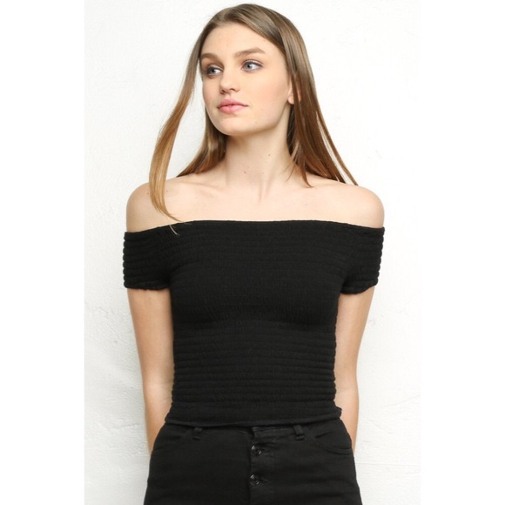 🍋Brandy Melville Off Shoulder Charlene Top🍋
